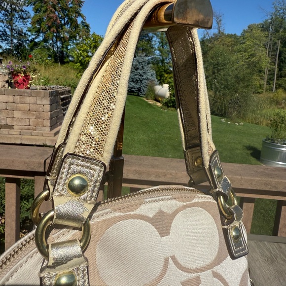 🍍Coach POPPY Beige and Multicolor Floral Shoulder or Crossbody Bag EUC - Picture 4 of 14
